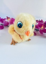 VTG PLASTIC WIND-UP HOPPING YELLOW FLOCKED EASTER CHICK w/ORANGE METAL FEET