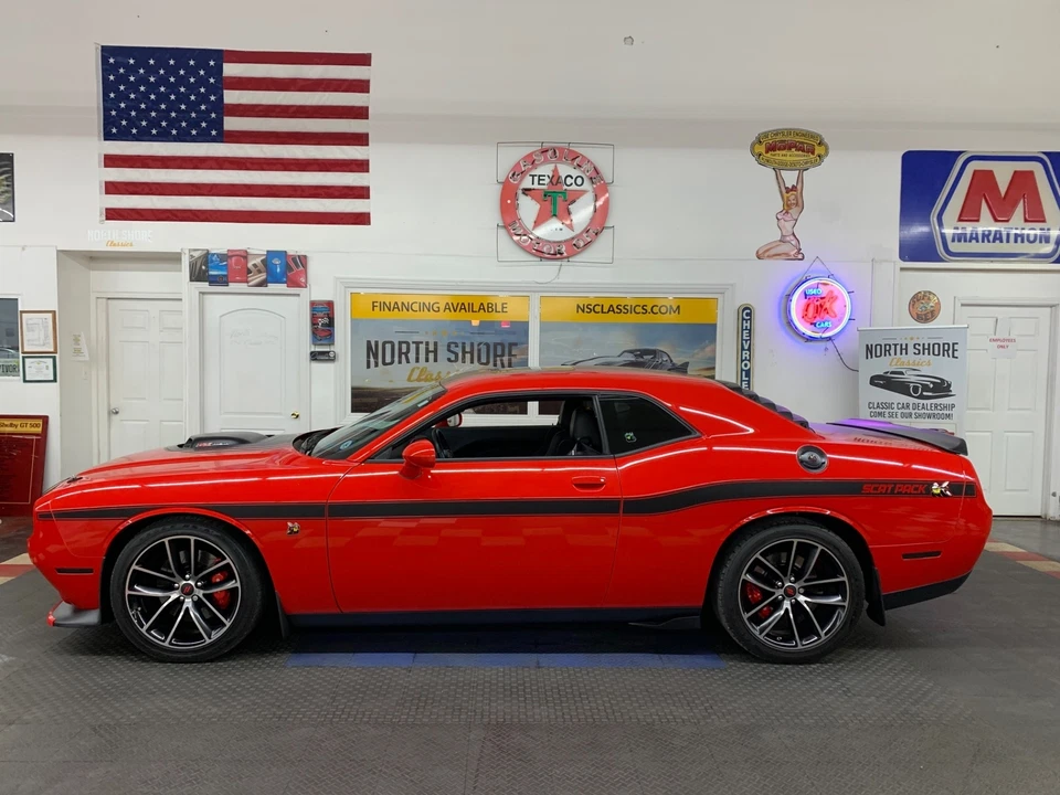 2018 Dodge Challenger - 392 HEMI SCAT PACK SHAKER - LOW MILES -SEE VIDEO - Image 3 of 4