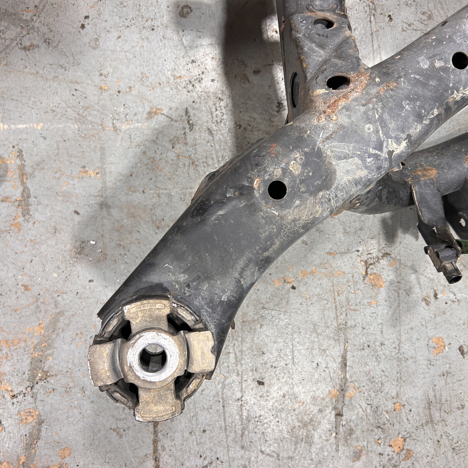 2008-2018 PORSCHE CAYENNE REAR SUSPENSION CROSSMEMBER SUBFRAME OEM 