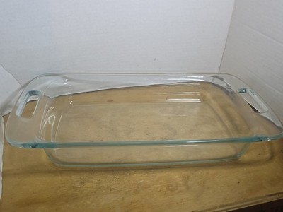 Pyrex 9x13 Glass Baking Dish Sheet Cake Classic Carry 3Qt