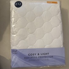 Unused M&S Cosy & Light Quilted  Mattress Protector Polyester Single Bed #P9