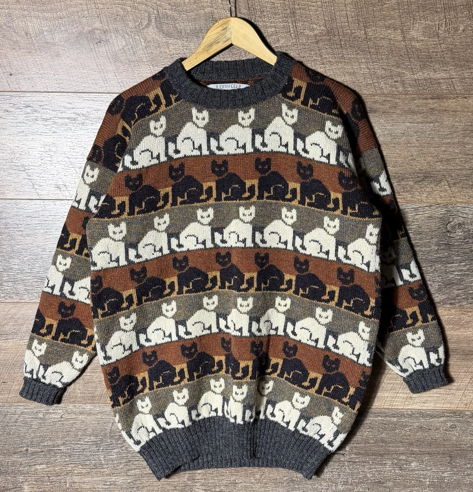 Judith Glue Orkney Knitwear Jumper Sweater Whimsical Cat Pattern Wool - Large
Opens in a new window