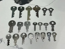 Lot of 21 Mixed Lot Of VTG Flat Keys Neilsen Diebold Crest Lock