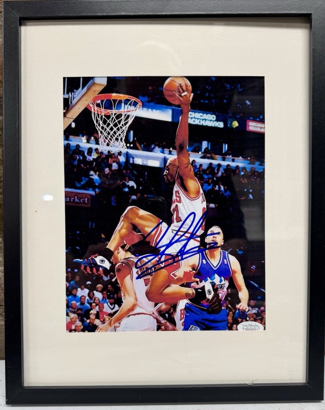 CHICACO BULLS HOF DENNIS RODMAN SIGNED AUTO PICTURE IN 11x14 FRAME/JSA CERT!