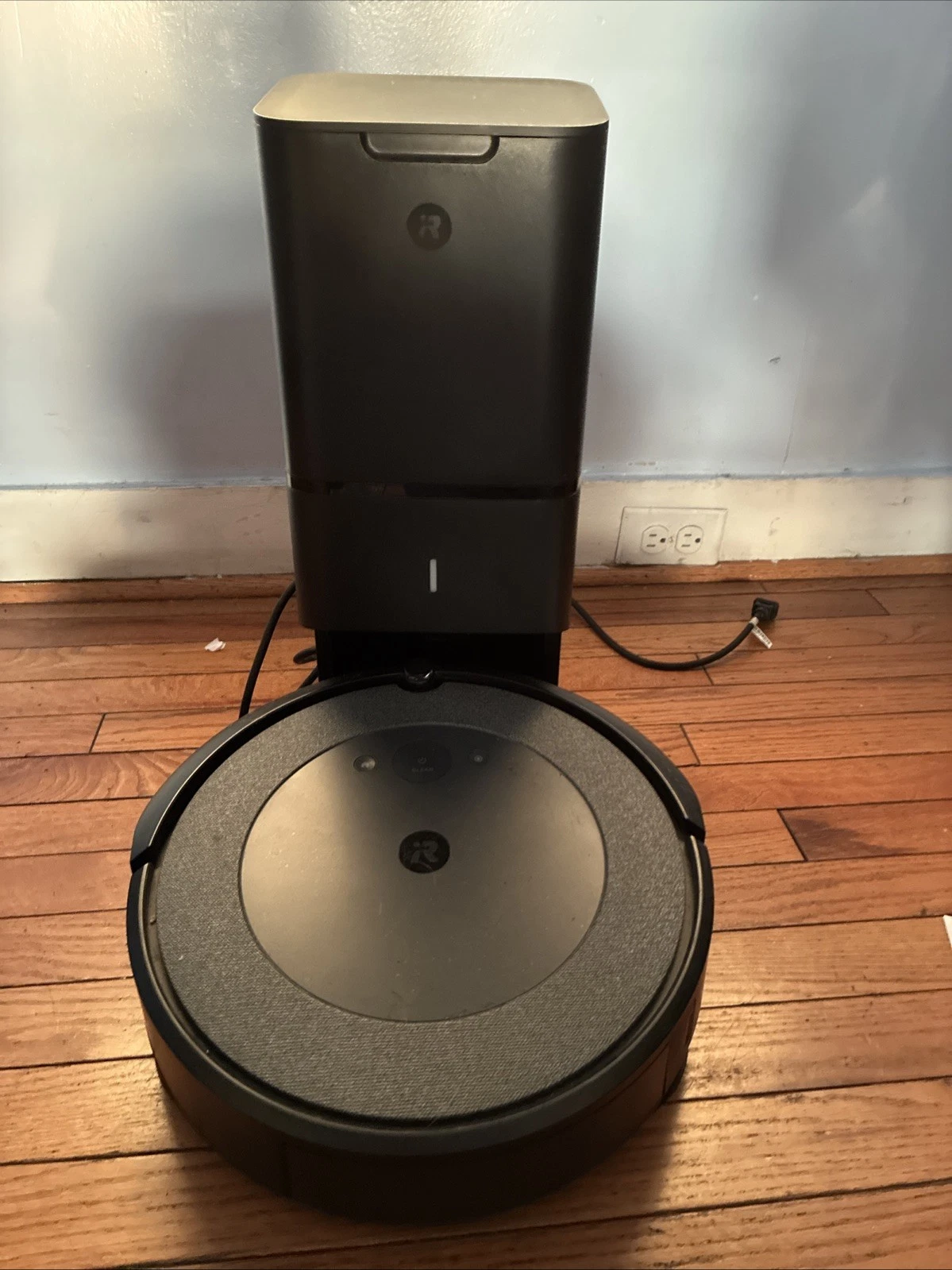 Irobot Room at 13+ Evo Robot Vacuum Cleaner Used And Still In Good Condition
Opens in a new window o