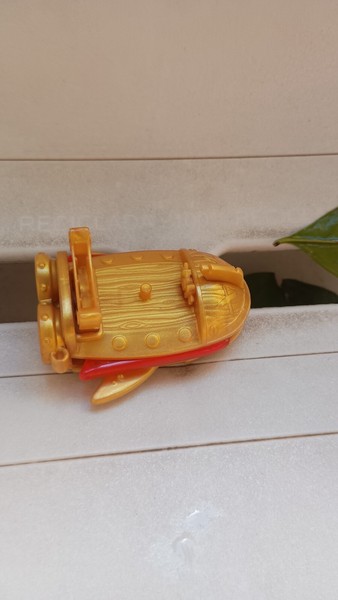 Vehículo Dorado Piratix