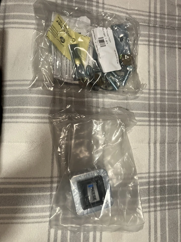 Enganche personalizado Reese 44782 Clase IV con receptor de 2" para Ram 1500 2011-2018 Foto 3 de 4