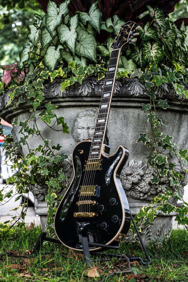 Knaggs Kenai/T.O.M./Gold HW/Black Gloss - Image 2 of 4