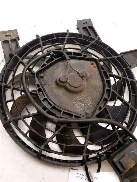 Conjunto de condensador de ventilador de motor de ventilador de radiador compatible con 98-02 LEXUS LX470 Foto 2 de 4