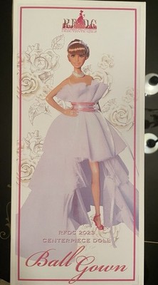 2023 Barbie Ballkleid RFDC Roma Rom Modepuppe Convention Mittelstück MIB