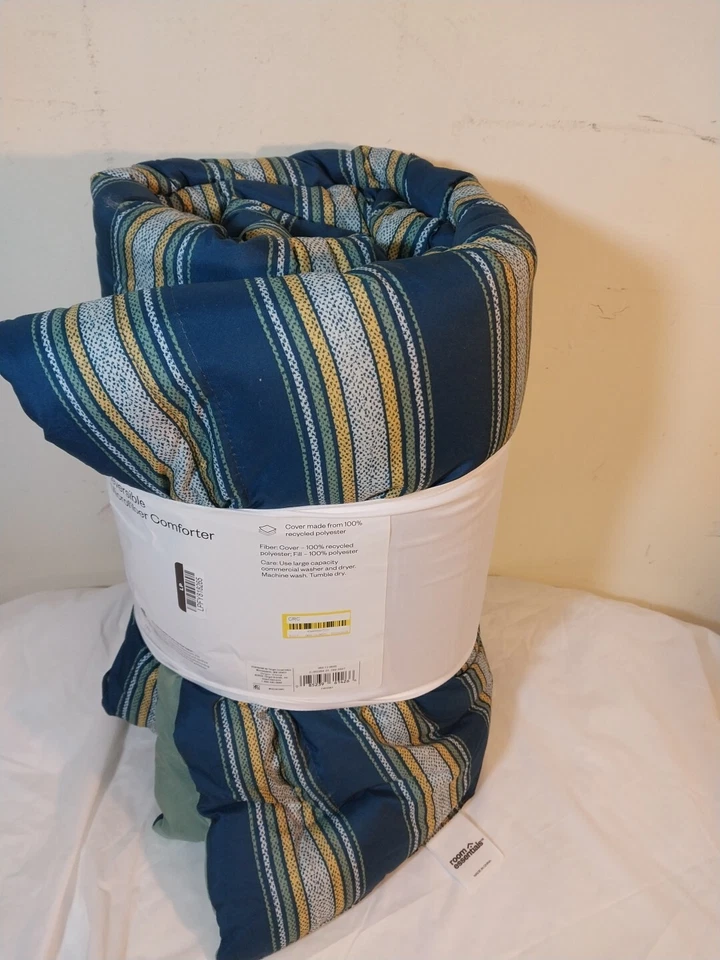 Room Essentials Reversible Microfiber Comforter Twin/Twin XL Size Blue Stripe - Image 4 of 4