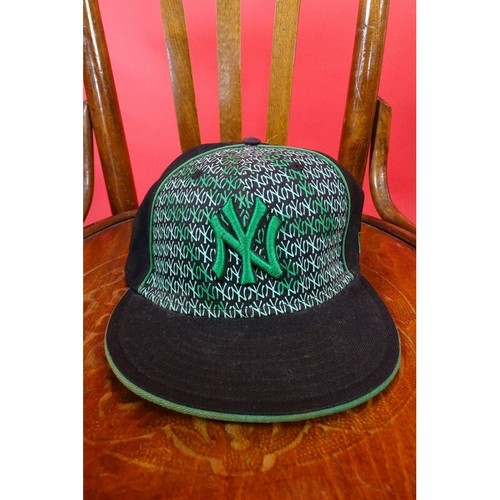 New Era cappello visiera nero verde misura 7 1/4 57 cm New York yankee |  eBay