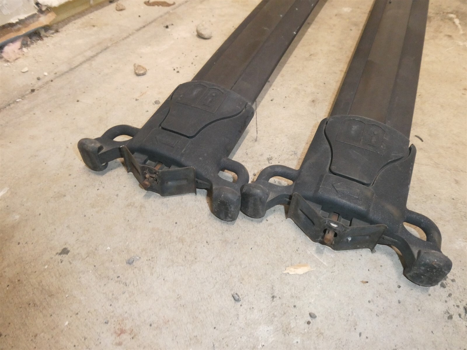 0509 Chevy Equinox Roof Luggage Rack Cross Bars Set Factory Stock OEM Pair eBay