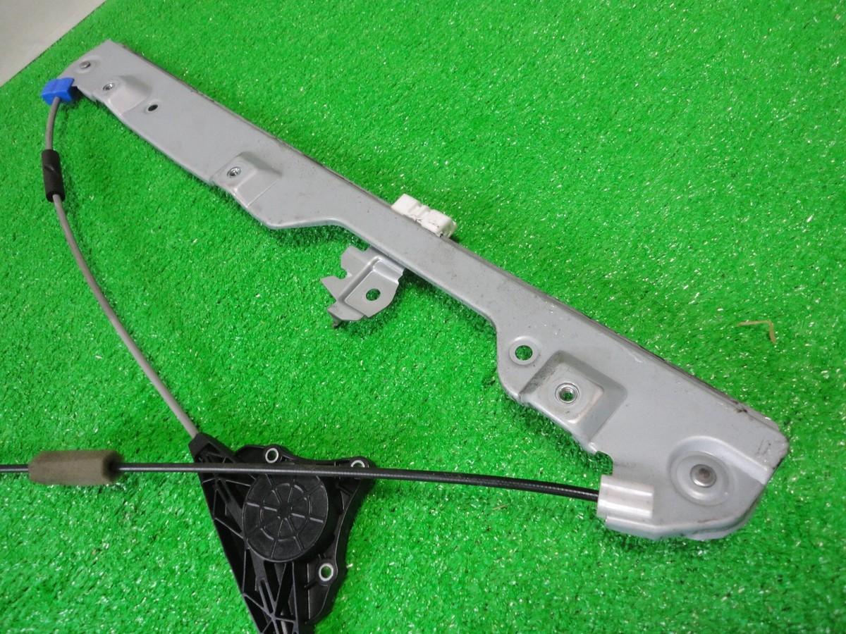 NISSAN SERENA HC26 C26 Genuine Window Regulator Front Right 80720
