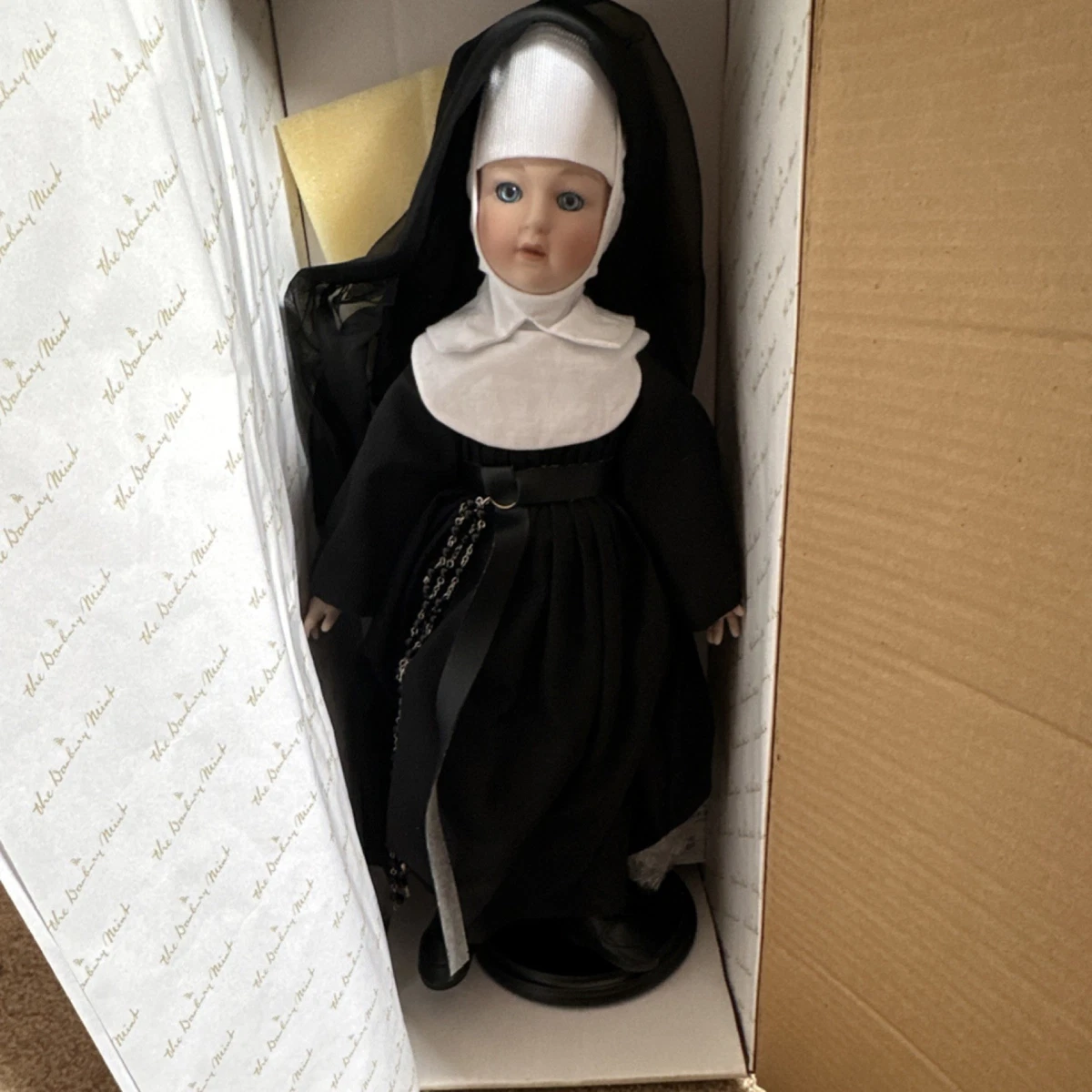 MUÑECA DE PORCELANA Monja EUR 75,00 - ES