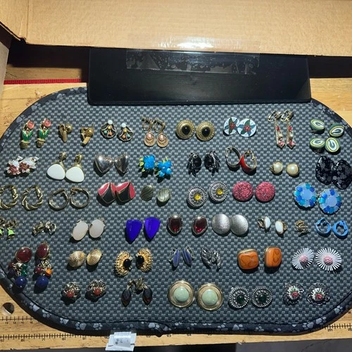 Lot of 45 pairs vintage costume jewelry /clip earrings gold,silver,multi colors.