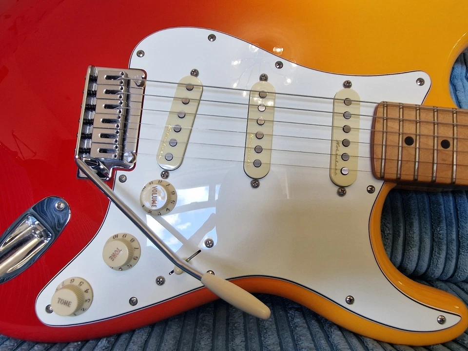 Fender Player Plus Stratocaster Tequila Sunrise Maple Fingerboard - 2021 model, photo 4 of 5
