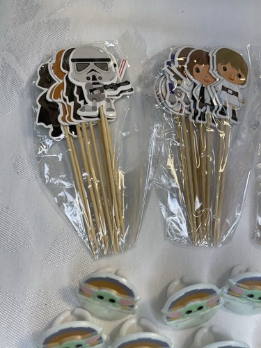 Star Wars 24 Cake Picks and 9 Baby Yoda Rings New - Picture 3 of 11