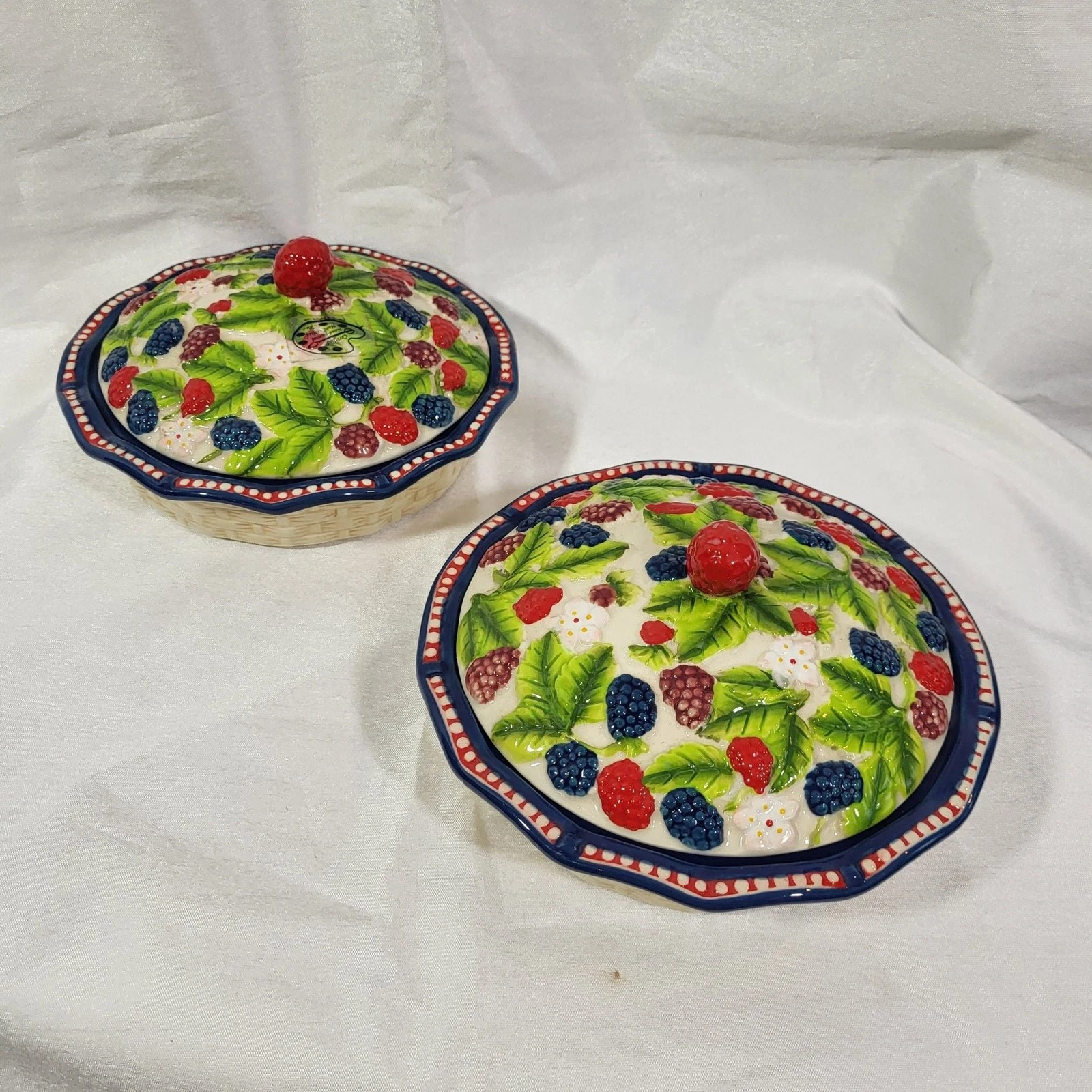 Temp-tations by Tara Figural Fruit Berry Pie Dish with Lid Set of 2
Opens in a new window or tab