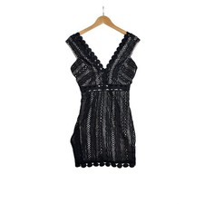 NWT Lush V-neck Lace Mini Dress with Scallop Hem size Small Black