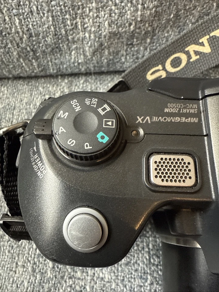 Sony Mavica MVC-CD500 Digital Camera Black LCD Display 5-MP Untested/Parts Read. - Image 4 of 4