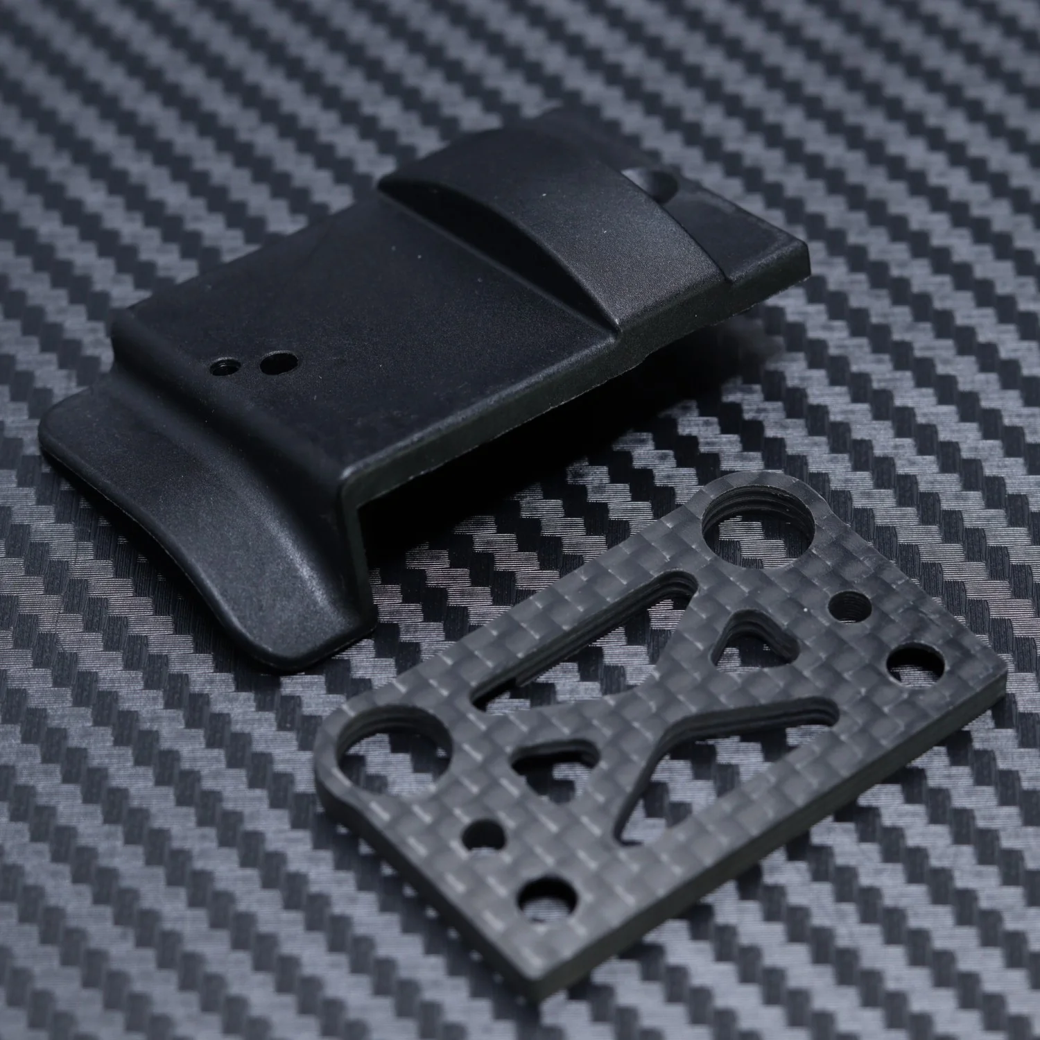 MYB0110 Centre Diff Mount Plastic Cover and Carbon Fibre Plate for Mayako MX8