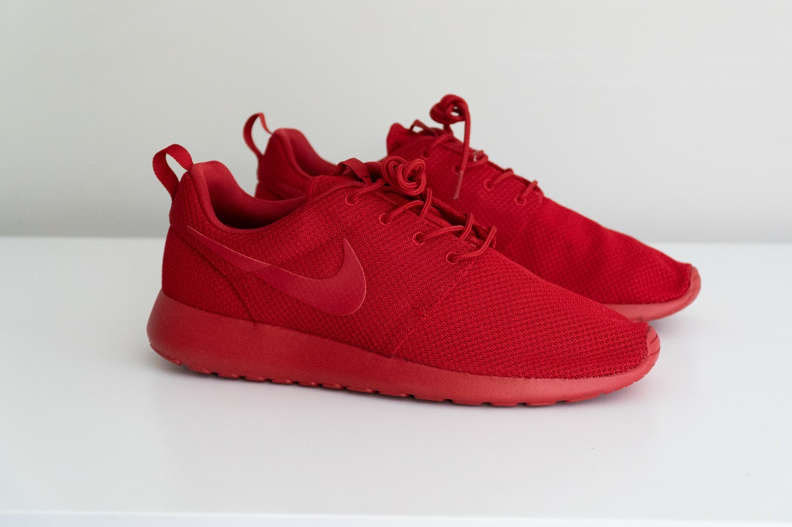 nike roshe triple red
