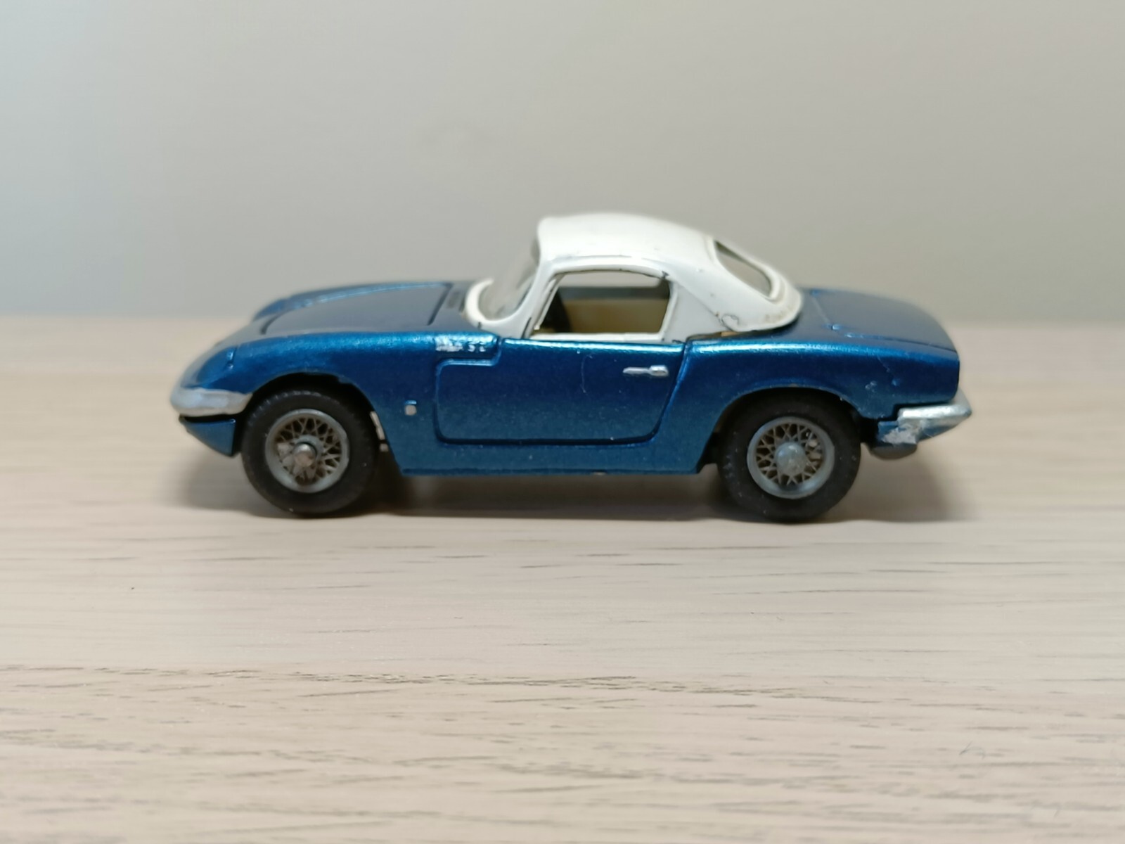 Corgi 319, Lotus Elan Hardtop - Free Price Guide & Review