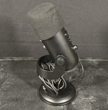 Blue Yeti USB Microphone Logitech Gaming Streaming Podcasting PC Mac Multi-Patte