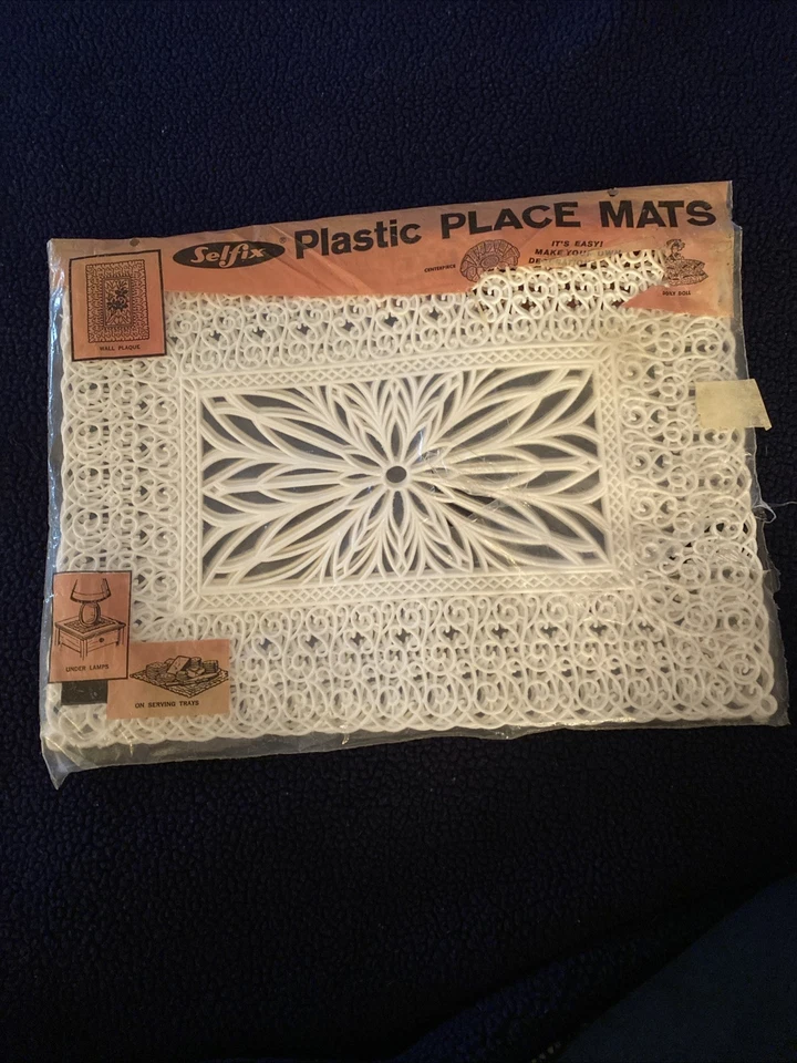 复古套装 可收藏 4 中美分白色塑料花边垫子 原装 PKG! — 第 3/4 张图片