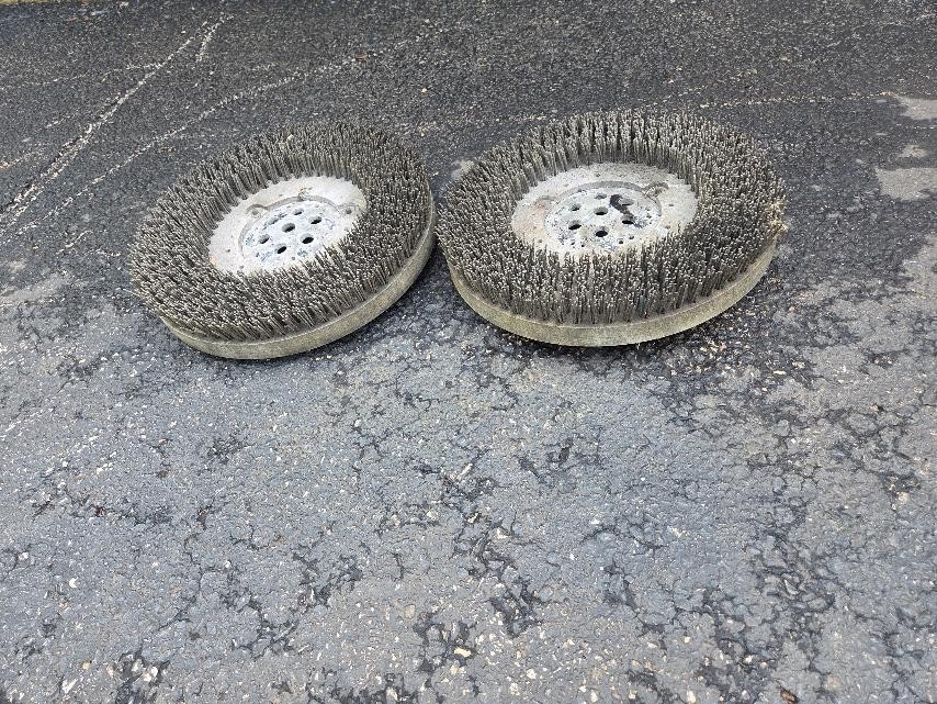 222321 LOT OF 2 14" DISC BRUSH TENNANT 7100 & MORE