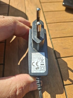 DVE Switching Adapter DSC-6PFA-05 FEU 050060   5V / 0,8A Mini-USB SONIM