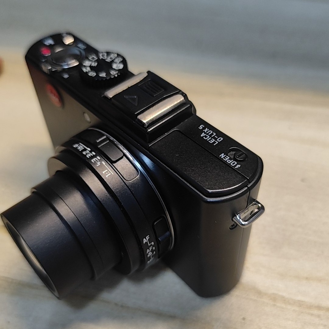 Leica D-LUX 5 Digital Camera 10.1MP 3.8x Optical Zoom 720p HD