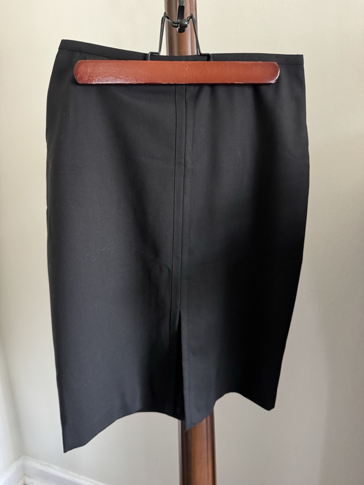 BCBG Max Azria Black Wool Blend Pencil Skirt Zip Slit Lined Knee Length Size 4