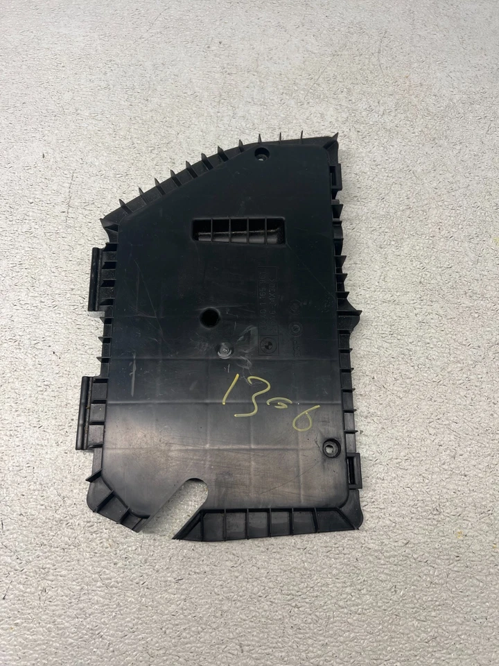 2005-2008 BMW 750LI Emergency Parking Brake Actuator Motor Cover OEM 34401165961 - Imagem 2 de 4