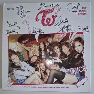 twiceサイン Yahoo!オークション - TWICE 8人直筆サイン入り A4サイズ写真