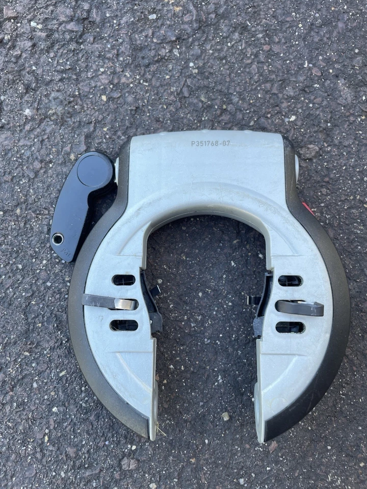 Soporte de montaje de bloqueo de rueda de anillo universal AXA Defender RL antitaladros Foto 2 de 2