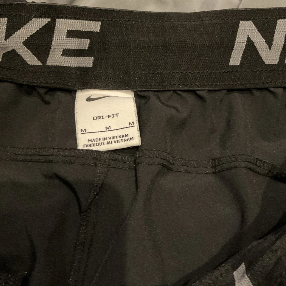 Mens Nike Standard Fit Dry Fit Shorts Grey And Black Lot Of 3 - Image 3 of 4