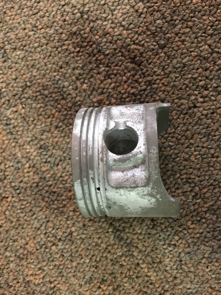 Pistón Yamaha Riva XC125 1985-2001 OEM 0,5 mm sobre 2YM-11636-00 NOS. Foto 3 de 4