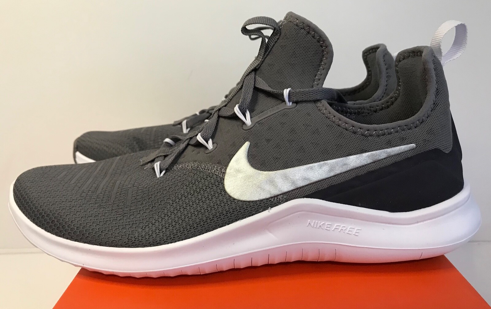 nike training free tr 8 metallic trainers