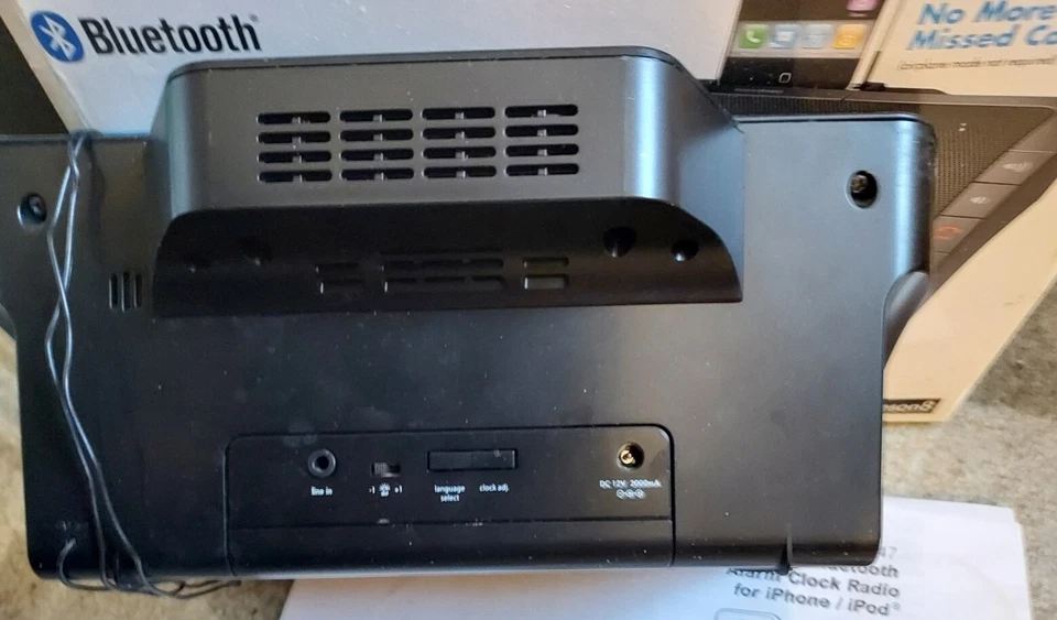 iHome iP47 Docking Station For iPhone/iPod  **DOES NOT INCLUDE AC ADAPTER ** - Image 2 of 4