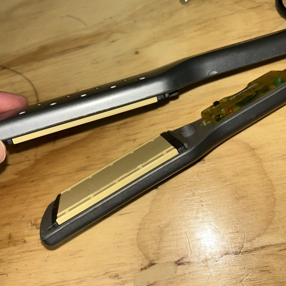 T3 Tourmaline Wet Dry Professional Ionic 1.75” Ceramic Styling Flat Iron 83922 - Image 4 of 4