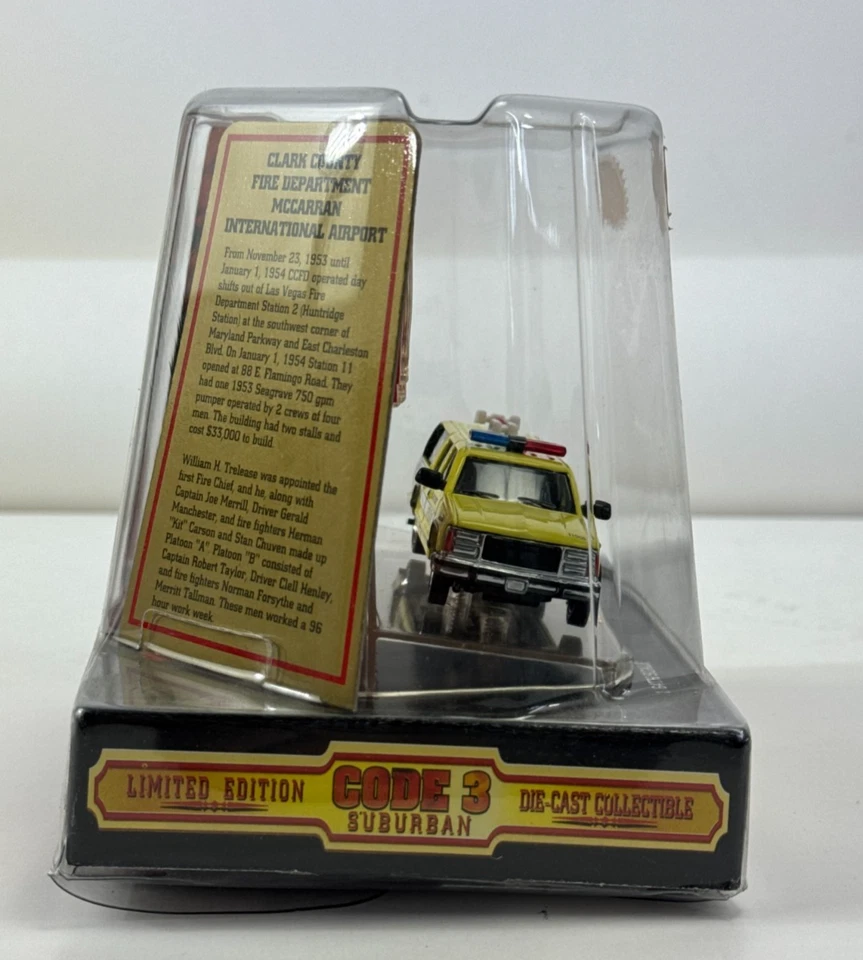 Camión suburbano GMC Code 3 Clark County #40 Fire Department 1:64 diecast DS66 Foto 2 de 4