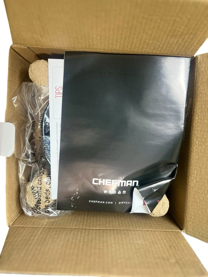 Hervidor eléctrico de vidrio inalámbrico Chefman - 1,8 L con infusor de té - Sin BPA Foto 4 de 4