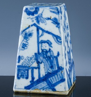 FINE ANTIQUE CHINESE BLUE WHITE SCENIC PORCELAIN BRUSH INCENCE HOLDER MARKED