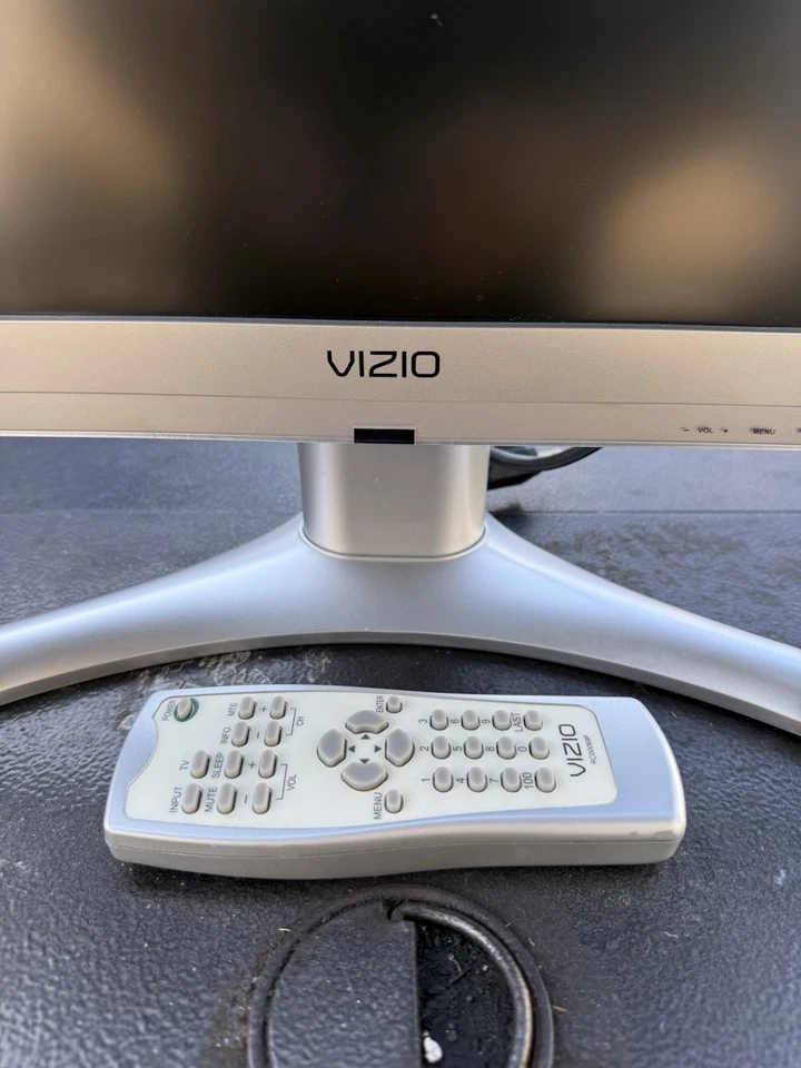 VIZIO (L13TVJ10) LCD TV 13” Display (Tested And Working) (Remote Included) - Image 3 of 4