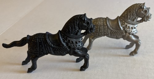 LIDO 1950-1960’s KNIGHTS ARMORED HORSE LOT OF 2 BLACK & SILVER