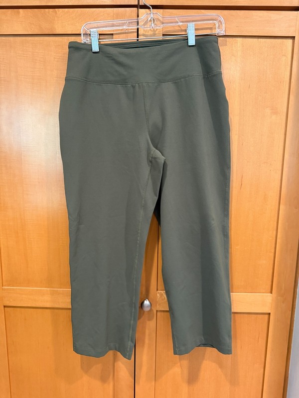 Lands' End Stretch Knit Capri, Olive Green, MEDIUM Excellent Condition