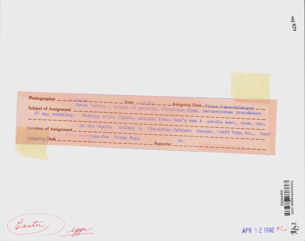 1992 Press Photo Roman Seniuk with his Ukrainian Easter Eggs at Chaika Gallery