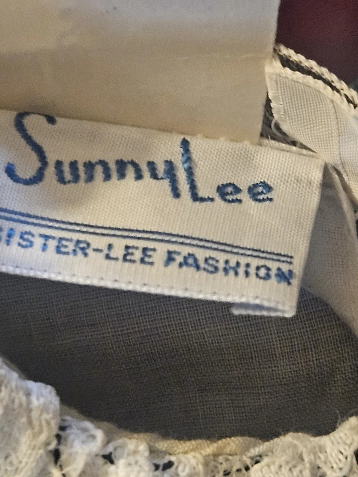 Vestido de Colección Años 70 Lord & Taylor "Sunny Lee" Niñas 4t Terciopelo Verde con Encaje Veruca Salt Foto 3 de 4